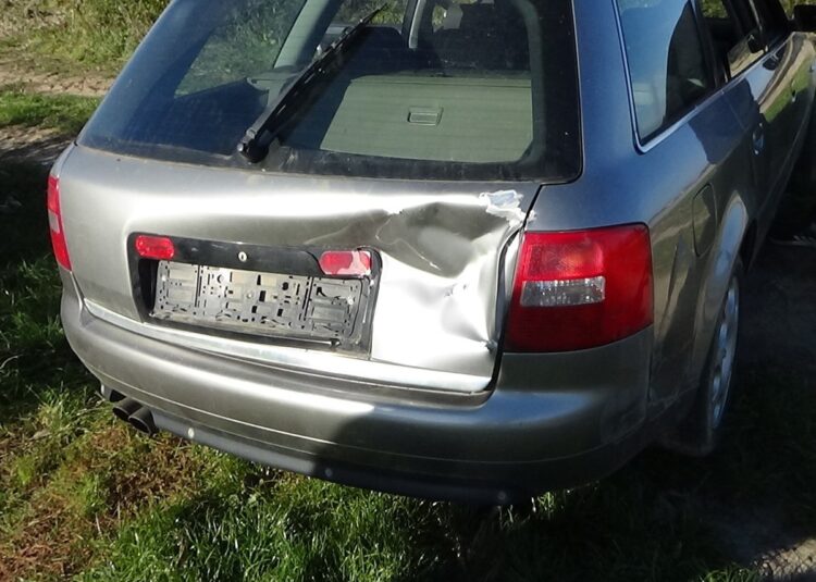 18-latek uszkodził samochodem panele fotowoltaiczne