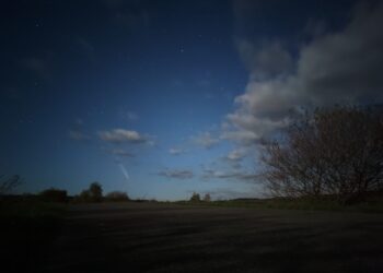 Niecodzienne zjawisko astronomiczne. Tę&nbsp;kometę warto zobaczyć