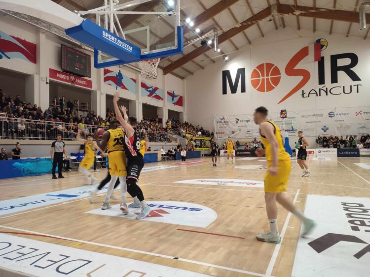 Koszykówka. Efektowne zwycięstwo Muszynianki Sokoła Łańcut