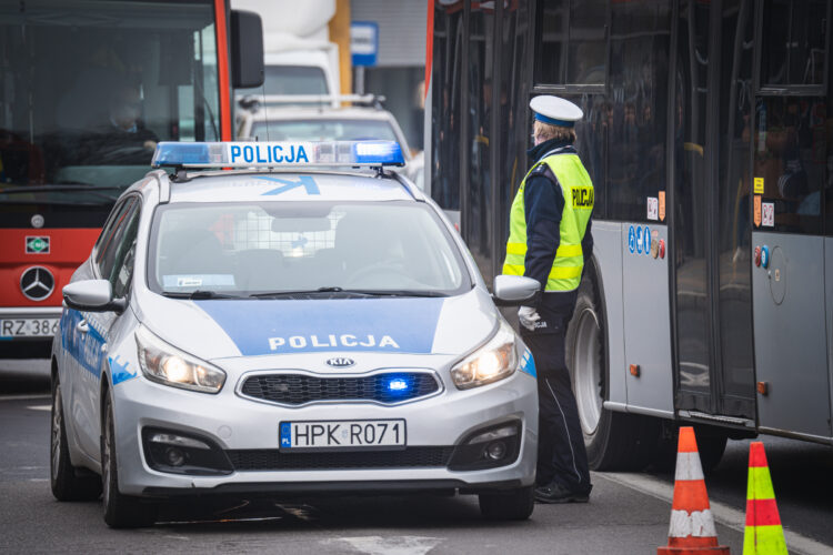 Zadbajmy o bezpieczny wyjazd we Wszystkich Świętych 1 - Polskie Radio Rzeszów Zadbajmy o bezpieczny wyjazd we Wszystkich Świętych
