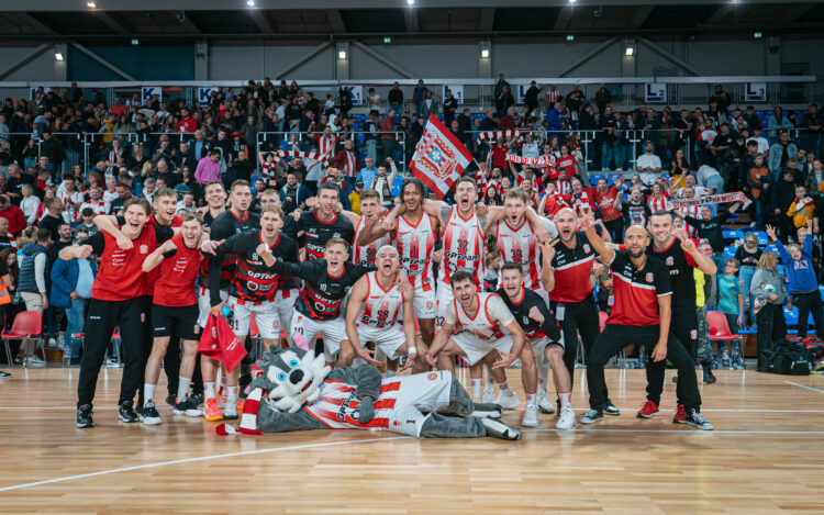 Koszykówka. W historycznych derbach górą Resovia (zdjęcia)