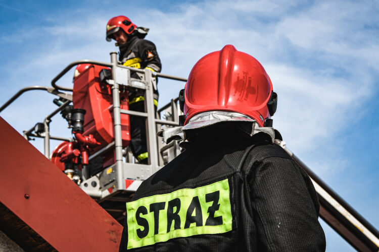 Pożar drewnianego domu przy ul. Matysowskiej w Rzeszowie 1 - Polskie Radio Rzeszów Pożar drewnianego domu przy ul. Matysowskiej w Rzeszowie