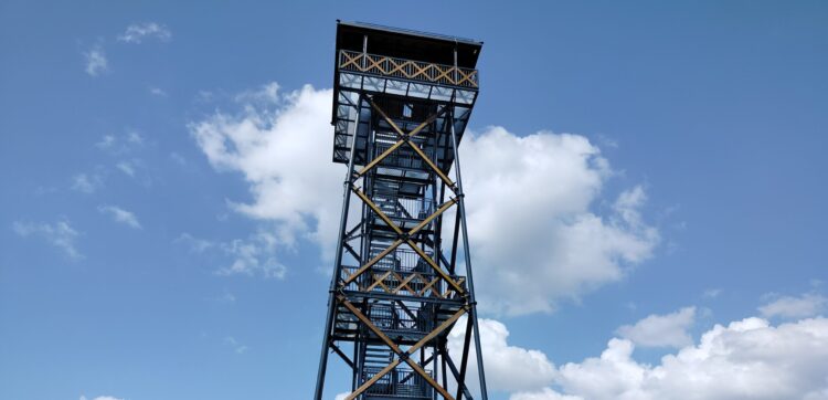 Wieża widokowa w Pruchniku przyciąga turystów