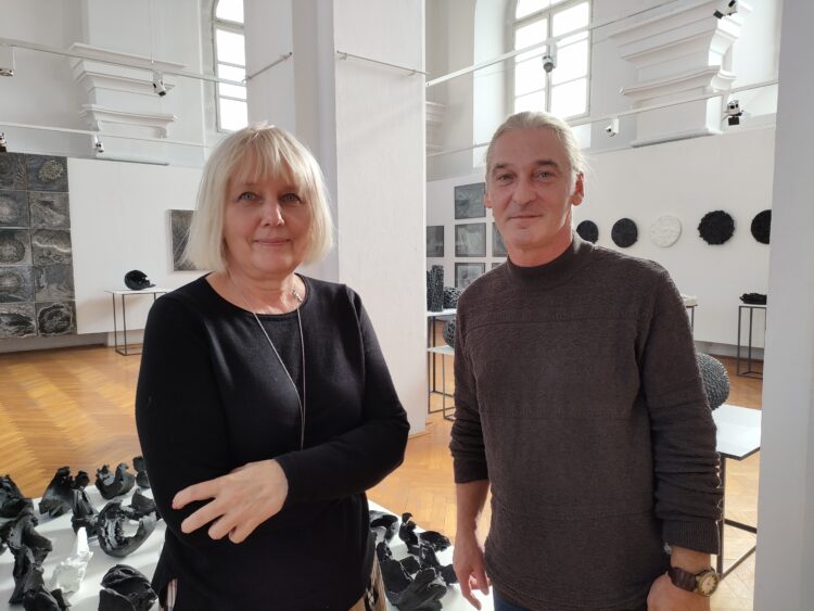 Rzeźby Elżbiety Grosseovej w BWA w Rzeszowie