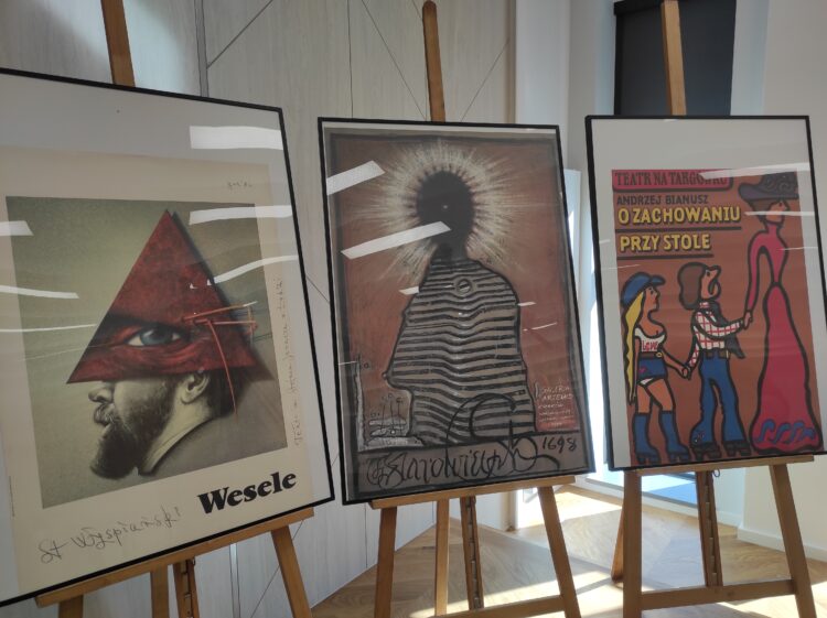 Prof. Wiesław Grzegorczyk o kolekcji plakatów Renego Wannera 1 - Polskie Radio Rzeszów Prof. Wiesław Grzegorczyk o kolekcji plakatów Renego Wannera