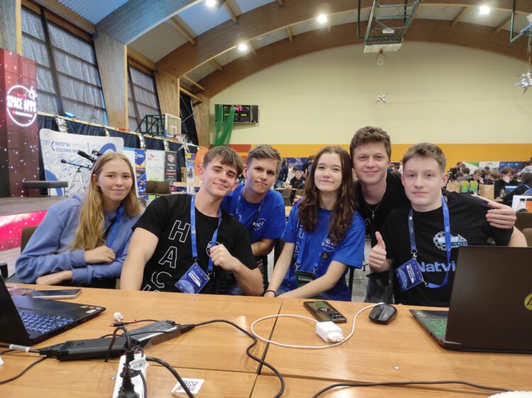 Kosmiczne projekty w Stalowej Woli. Wyniki hackathonu (zdjęcia)