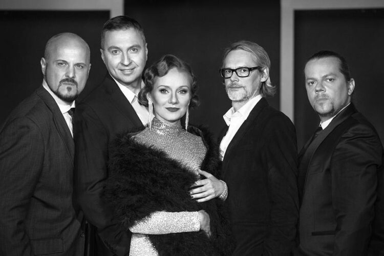 Rozmowa z Eweliną Flintą i Arkadiuszem Lipnickim z zespołu Voice Band