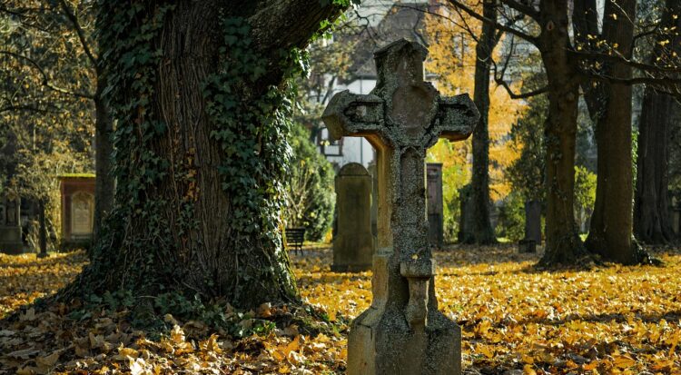 Renowacja nagrobków na najstarszym cmentarzu w Tarnobrzegu