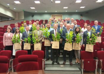 Przekazanie sadzonek drzew podkarpackim samorządom