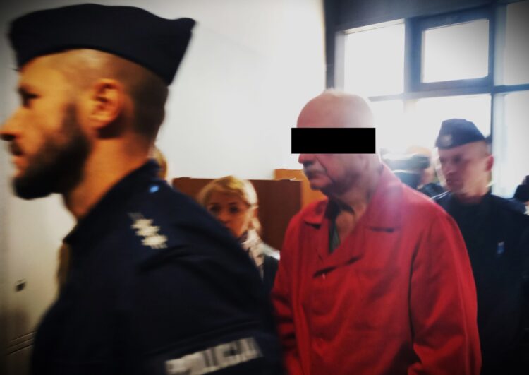 Tadeusz P. oskarżony o dwa zabójstwa i usiłowanie trzeciego. Grozi mu dożywocie