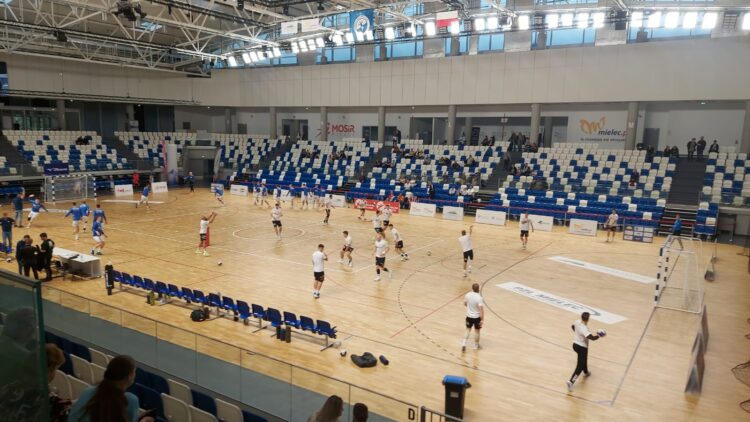 Handball Stal Mielec wygrywa z beniaminkiem z Koszalina