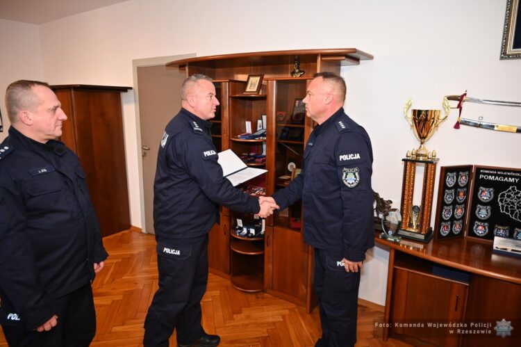 Policjant z jednostki w Brzozowie, najlepszym dyzurnym w kraju