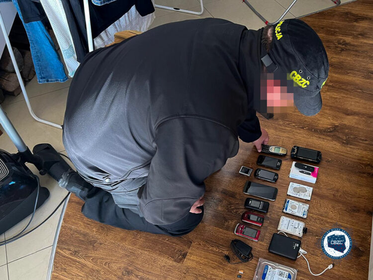 75 podejrzanych o rozpowszechnianie pornografii dziecięcej, 31 osób w areszcie