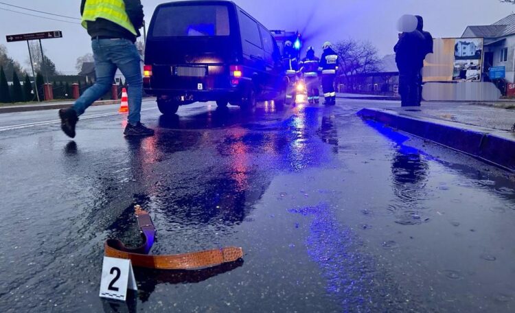 Tragiczny wypadek w Humniskach. Zmarła 50-latka potrącona na przejściu ( wideo, zdjęcia) 1 - Polskie Radio Rzeszów Tragiczny wypadek w Humniskach. Zmarła 50-latka potrącona na przejściu ( wideo, zdjęcia)