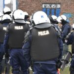 Agresywni kibice na meczu w Jarosławiu. Posypały się mandaty 3 - Polskie Radio Rzeszów Agresywni kibice na meczu w Jarosławiu. Posypały się mandaty - Polskie Radio Rzeszów