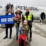 Milionowy pasażer lotniska w Jasionce 4 - Polskie Radio Rzeszów Milionowy pasażer lotniska w Jasionce - Polskie Radio Rzeszów