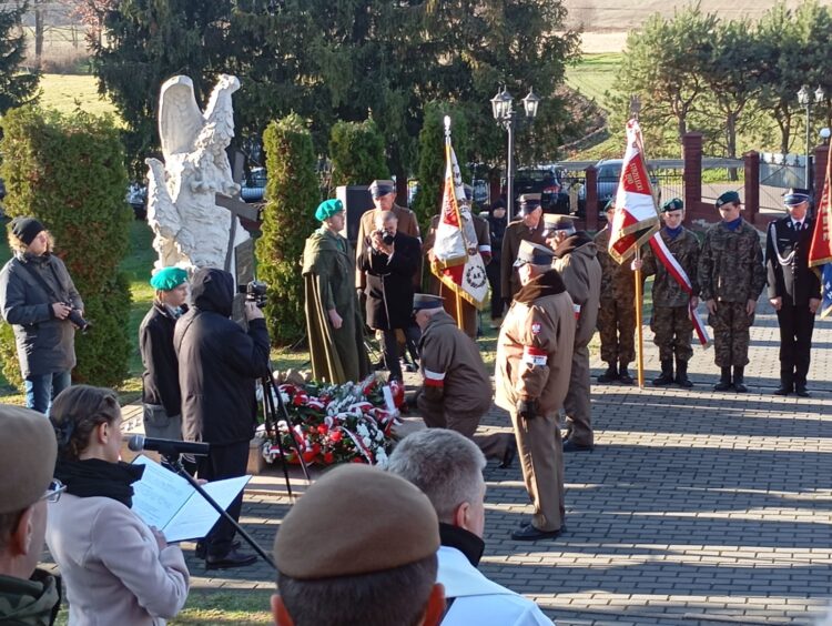 W Krowicy Samej odsłonięto tablicę upamiętniającą ofiary Rzezi Wołyńskiej