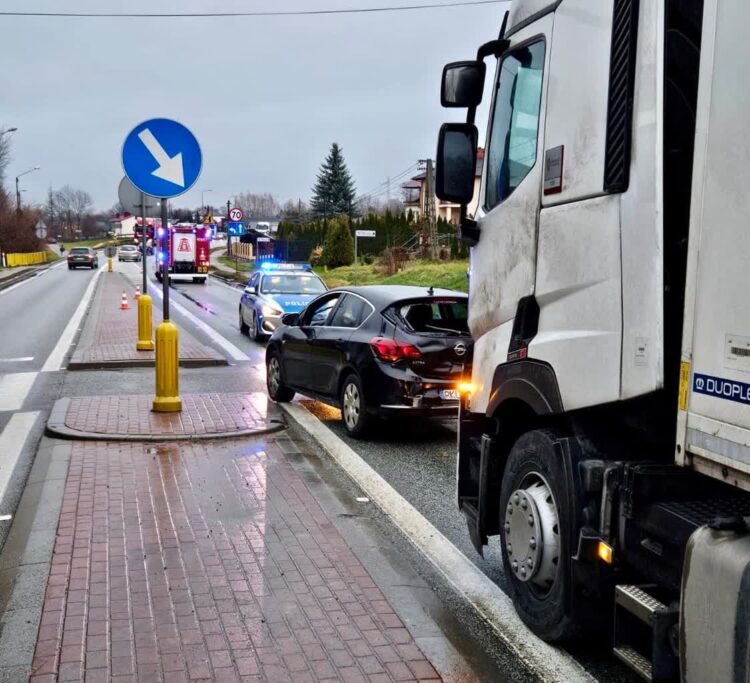 Wypadek w Widełce. Jedna osoba ranna