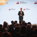 W zamku w Łańcucie Andrzej Duda uhonorował laureatów XXII edycji Nagrody Gospodarczej Prezydenta RP (fotogaleria) 8 - Polskie Radio Rzeszów W zamku w Łańcucie Andrzej Duda uhonorował laureatów XXII edycji Nagrody Gospodarczej Prezydenta RP (fotogaleria) - Polskie Radio Rzeszów