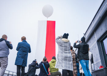 Biało-czerwona flaga nad&nbsp;Rzeszowem (galeria zdjęć)