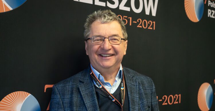 GOŚĆ DNIA. Zamrożenie cen prądu da ulgę konsumentom 1 - Polskie Radio Rzeszów GOŚĆ DNIA. Zamrożenie cen prądu da ulgę konsumentom