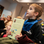 Wystartowały Świąteczne Targi Książki, gratka dla dzieci i dorosłych (zdjęcia) 12 - Polskie Radio Rzeszów Wystartowały Świąteczne Targi Książki, gratka dla dzieci i dorosłych (zdjęcia) - Polskie Radio Rzeszów