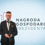 W zamku w Łańcucie Andrzej Duda uhonorował laureatów XXII edycji Nagrody Gospodarczej Prezydenta RP (fotogaleria) 24 - Polskie Radio Rzeszów W zamku w Łańcucie Andrzej Duda uhonorował laureatów XXII edycji Nagrody Gospodarczej Prezydenta RP (fotogaleria) - Polskie Radio Rzeszów