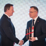 W zamku w Łańcucie Andrzej Duda uhonorował laureatów XXII edycji Nagrody Gospodarczej Prezydenta RP (fotogaleria) 34 - Polskie Radio Rzeszów W zamku w Łańcucie Andrzej Duda uhonorował laureatów XXII edycji Nagrody Gospodarczej Prezydenta RP (fotogaleria) - Polskie Radio Rzeszów