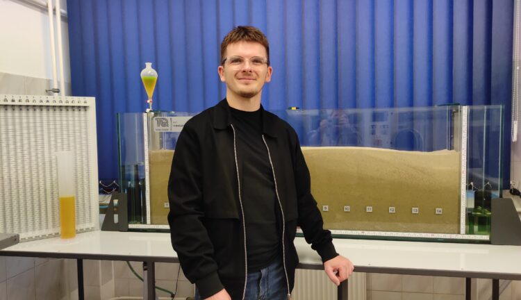 Wyposażenie Laboratorium Mechaniki Płynów i Hydrauliki na Politechnice Rzeszowskiej 1 - Polskie Radio Rzeszów Wyposażenie Laboratorium Mechaniki Płynów i Hydrauliki na Politechnice Rzeszowskiej