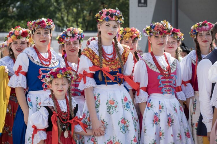 Będzie kolejna próba pobicia rekordu zgromadzenia osób w strojach regionalnych 1 - Polskie Radio Rzeszów Będzie kolejna próba pobicia rekordu zgromadzenia osób w strojach regionalnych