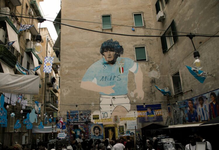 Mural z Maradoną drugą atrakcją turystyczną Włoch
