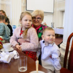 Dzieci ubrały choinkę w urzędzie wojewódzkim (zdjęcia) - Polskie Radio Rzeszów