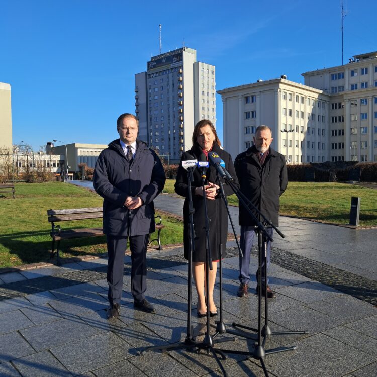 Gęste mgły na Podkarpaciu. IMGW wydało ostrzeżenie