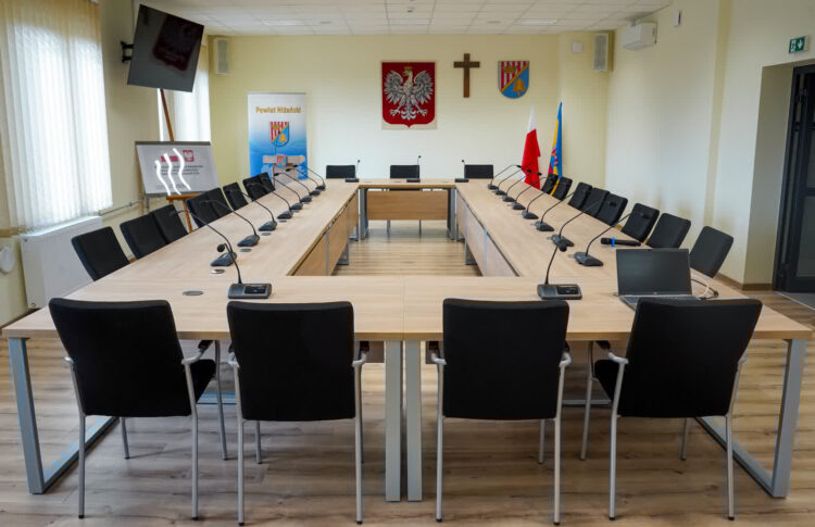 Sala konferencyjna w odnowionym starostwie w Nisku