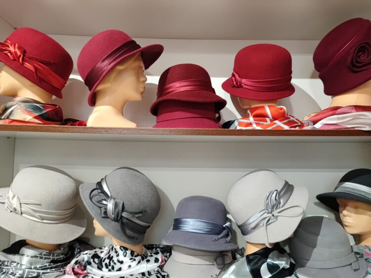 Jak dobrać nakrycie głowy, żeby było pięknie i zdrowo? 1 - Polskie Radio Rzeszów Jak dobrać nakrycie głowy, żeby było pięknie i zdrowo?