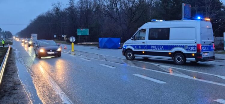 Tragiczny wypadek na DK 9. Nie żyje rowerzysta 1 - Polskie Radio Rzeszów Tragiczny wypadek na DK 9. Nie żyje rowerzysta