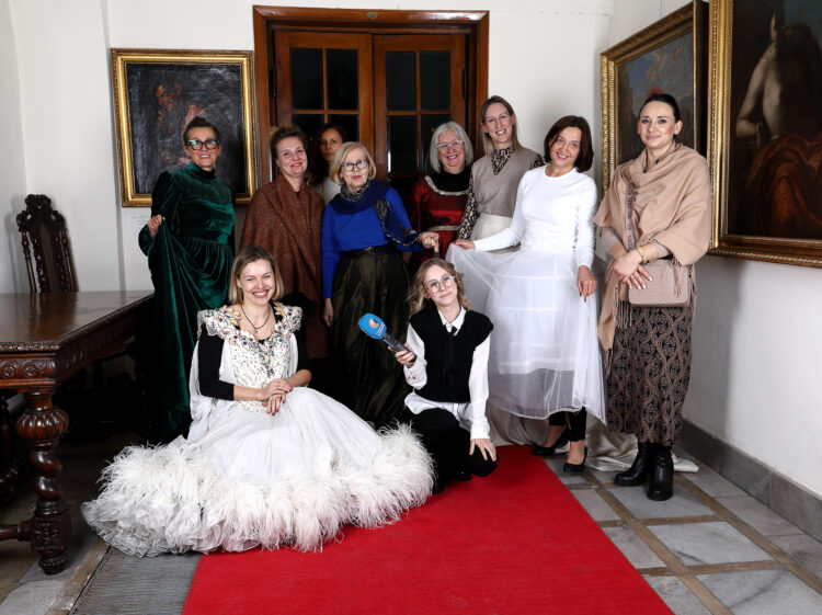 Wystawa historycznego obuwia damskiego połączona z warsztatami dla kobiet