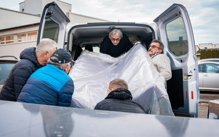 Przekazaliśmy dary rodzinom z dotkniętej powodzią gminy Branice na Opolszczyźnie (rozmowy)