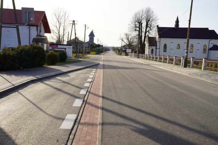 Przebudowana droga w Nowym Narcie