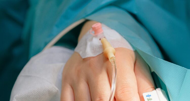 Lekarze walczą o życie głodzonej trzylatki