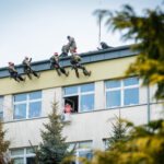 Mikołaj zapukał do szpitalnych okien i obdarował małych pacjentów (fotogaleria) - Polskie Radio Rzeszów