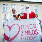 Mikołaj zapukał do szpitalnych okien i obdarował małych pacjentów (fotogaleria) - Polskie Radio Rzeszów