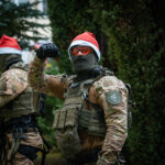 Mikołaj zapukał do szpitalnych okien i obdarował małych pacjentów (fotogaleria) - Polskie Radio Rzeszów