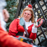 Mikołaj zapukał do szpitalnych okien i obdarował małych pacjentów (fotogaleria) - Polskie Radio Rzeszów