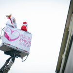 Mikołaj zapukał do szpitalnych okien i obdarował małych pacjentów (fotogaleria) - Polskie Radio Rzeszów