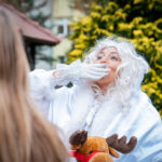 Mikołaj zapukał do szpitalnych okien i obdarował małych pacjentów (fotogaleria) - Polskie Radio Rzeszów