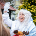 Mikołaj zapukał do szpitalnych okien i obdarował małych pacjentów (fotogaleria) - Polskie Radio Rzeszów