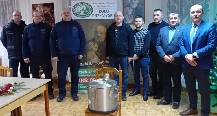 Akcja "Talerz gorącej zupy" dla bezdomnych w Przemyślu 1 - Polskie Radio Rzeszów Akcja „Talerz gorącej zupy” dla bezdomnych w Przemyślu