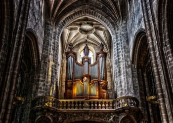 Bp&nbsp;Janocha: Średniowieczne katedry budowano na&nbsp;wieczność