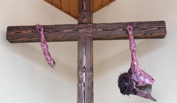 Profanacja krzyża w kościele św. Jana Pawła II w Krośnie